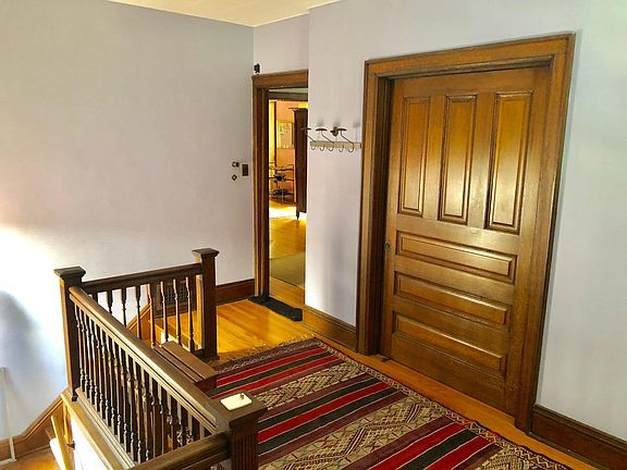 3rd image of 423 Ashland Ave