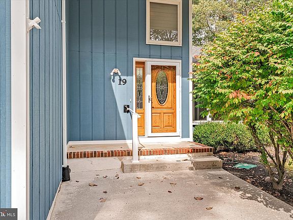 4th image of 19 Oakwood Dr