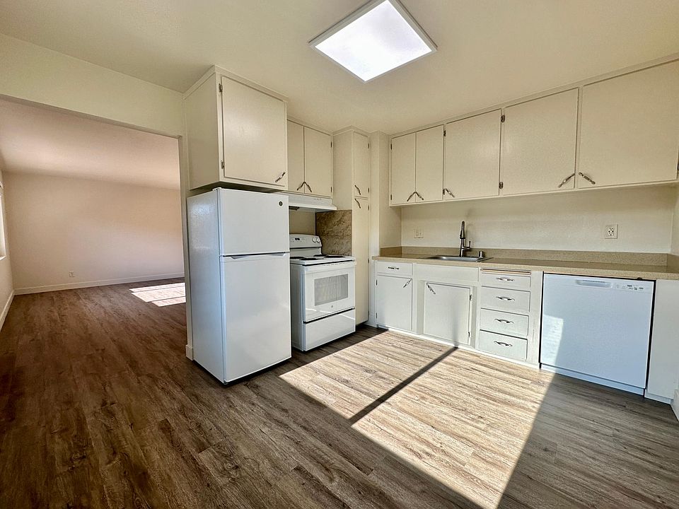 1st image of 610 Grand Fir Ave APT 3