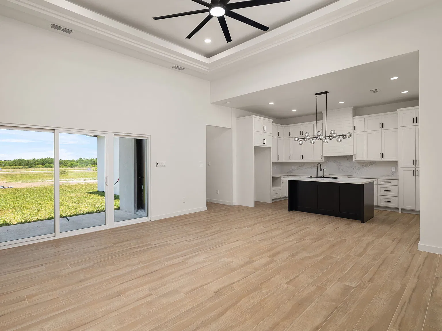 3 bed, 1493 sqft, $2,500 — Photo 3