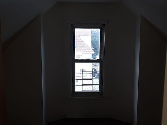 4th image of 8922 116th St