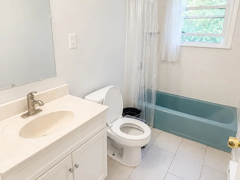 176 Winthrop St #B — Photo 5