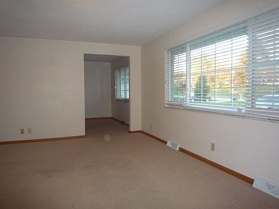 2nd image of 2210 Neal St
