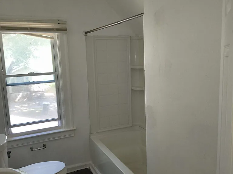 433 Cottage St — Photo 8