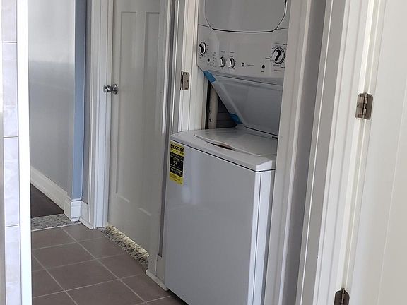 4th image of 5537 W 63rd Pl #1
