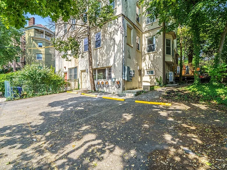 21 Regent Cir #3 — Photo 22