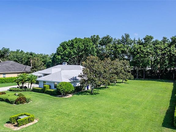 2nd image of 21 Meadowlake Cir N