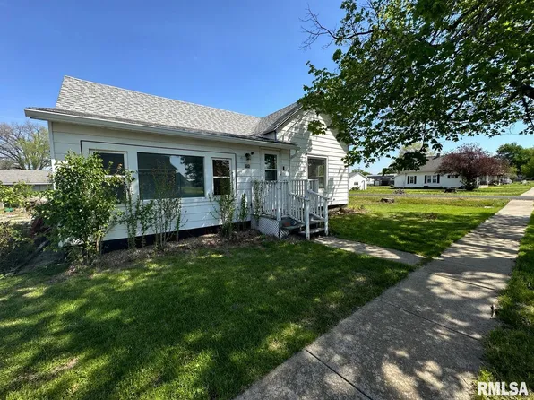 112 E Oakley St, Glasford, IL 61533