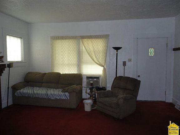 3rd image of 644 E 10th St