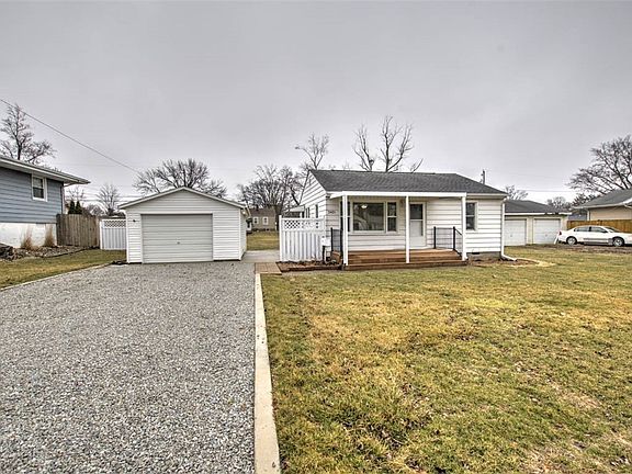 3rd image of 3421 E Leafdale Ave