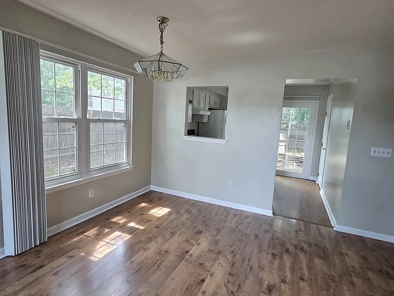 463 Wrenn Cir — Photo 3