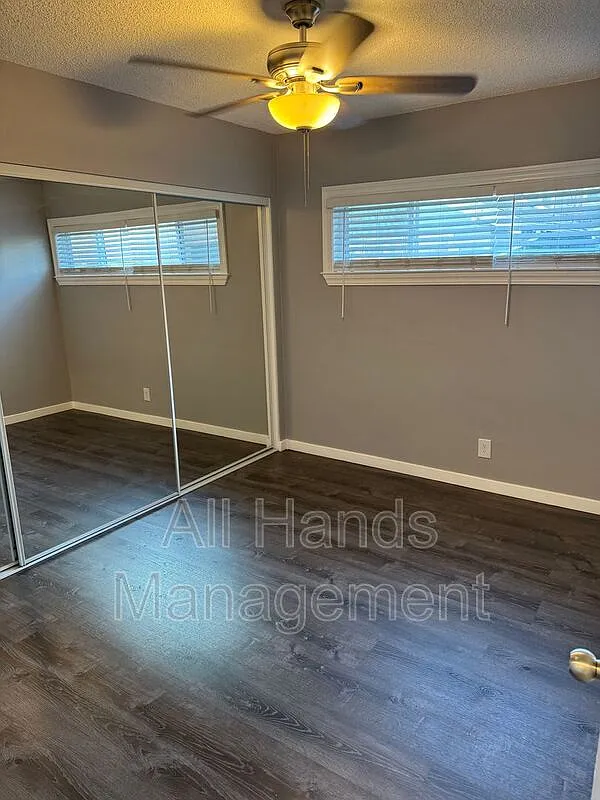 Building Photo - 231 Loma Ave #6