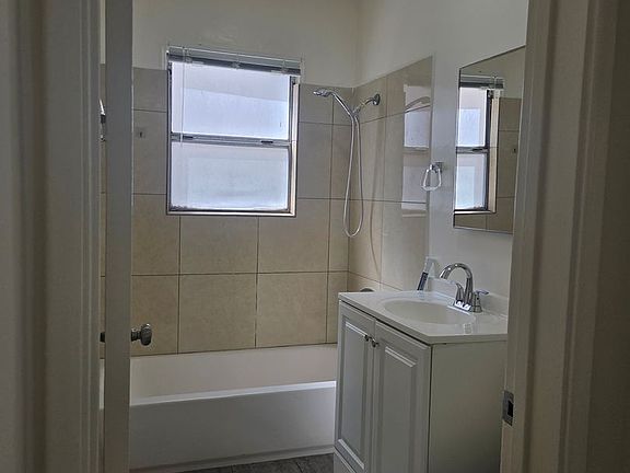 4th image of 526 Glenwood Rd #530-A