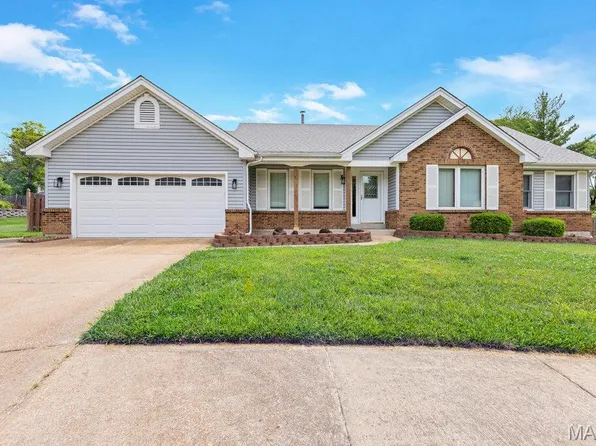 142 Rhinegarten Dr, Hazelwood, MO 63042