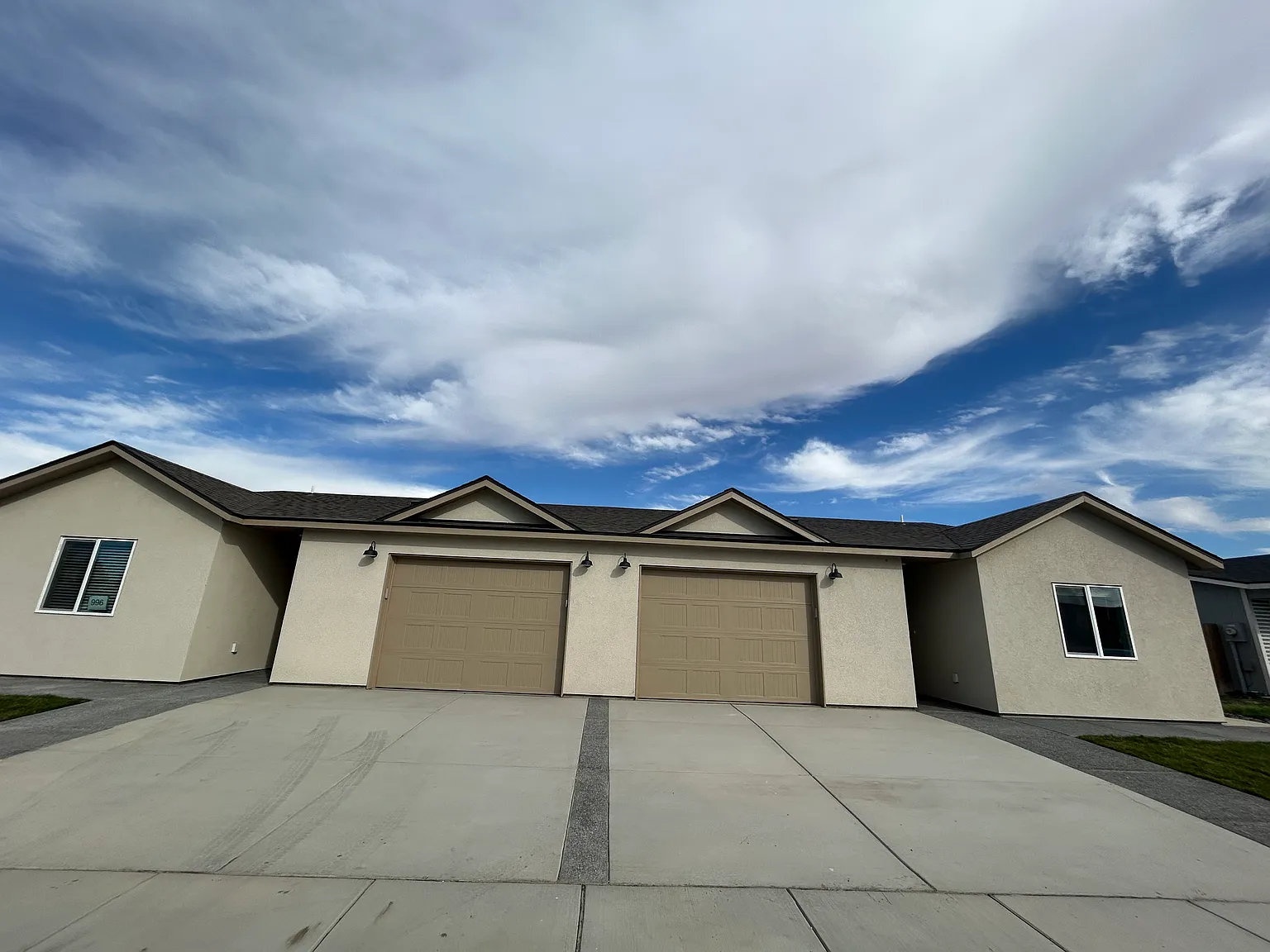 3 bed, 1223 sqft, $2,100 — Photo 1