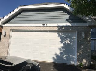 1350 Andover Dr, Aurora, IL 60504