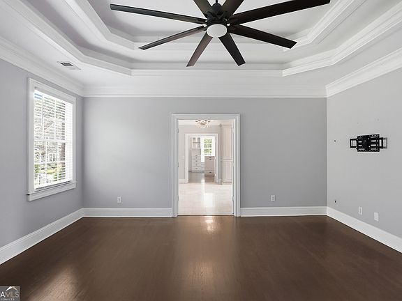 5th image of 245 Steeple Point Dr