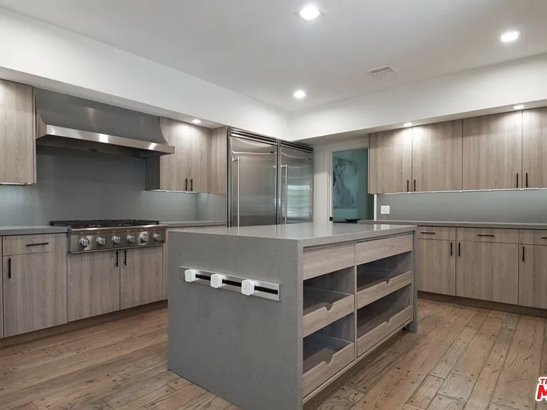 1121 N Beverly Dr — Photo 7