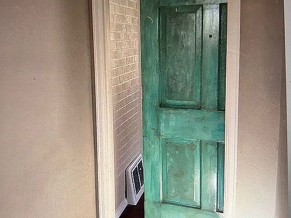 3rd image of 1031 W Orman Ave