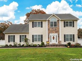 9 Raphael Blvd, Nesconset, NY 11767