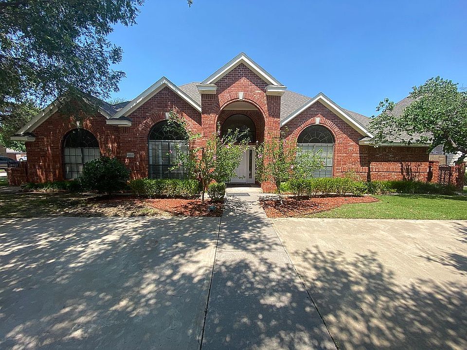 With Horseshoe Driveway