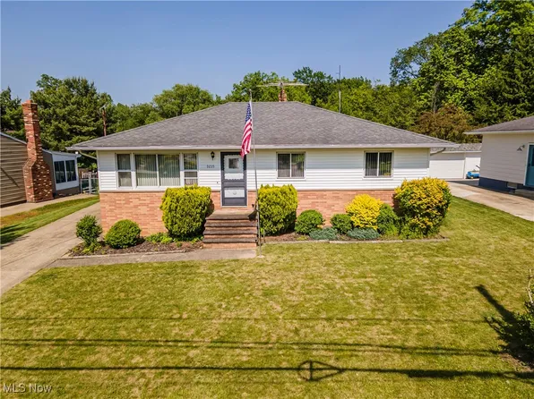 9235 Lincoln Dr, Northfield, OH 44067