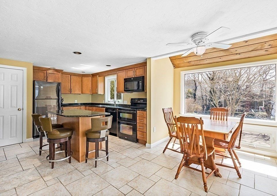 33 Hillside Dr, Plymouth, MA 02360 Zillow