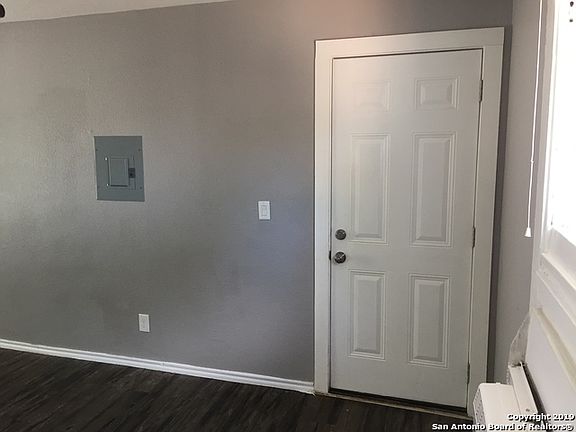 4th image of 3101 N Elmendorf St APT 2
