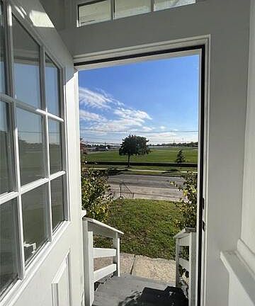 5th image of 33 Seaview Ave APT 3A