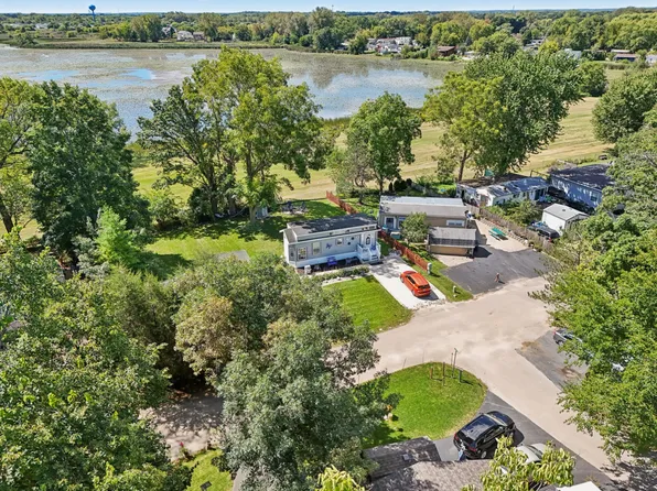 44 Beacon Bay, Lakemoor, IL 60051