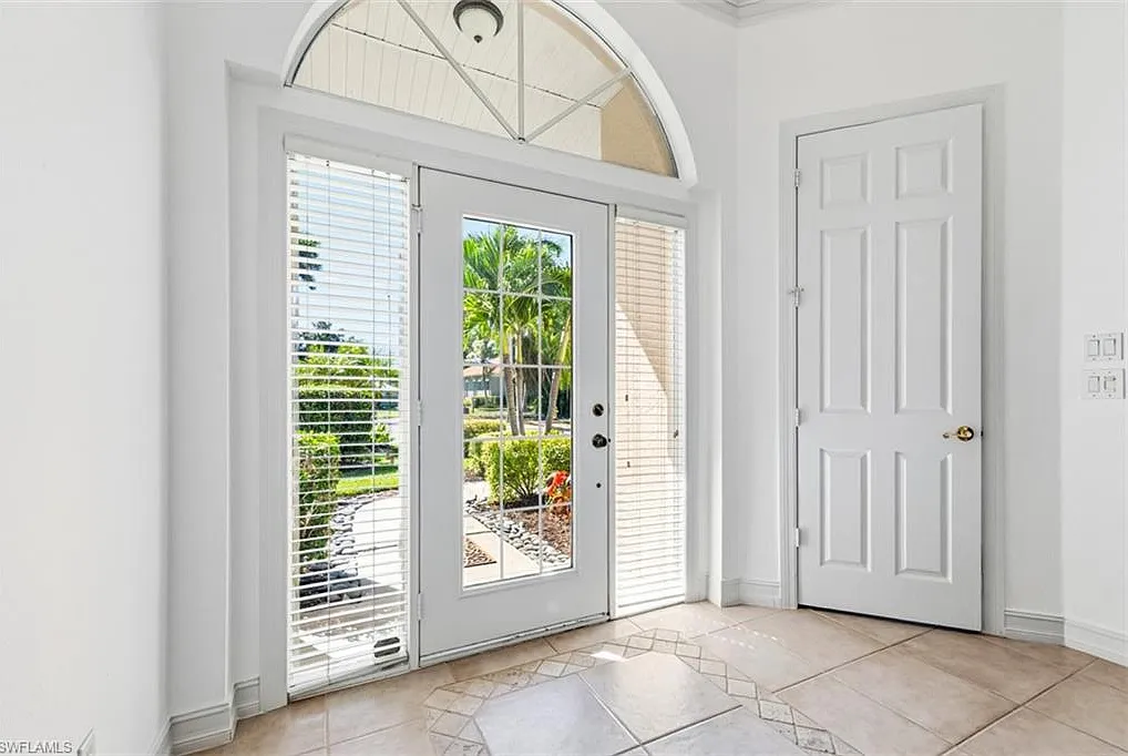3 bed, 3.0 bath, 2610 sqft, $6,500 — Photo 2