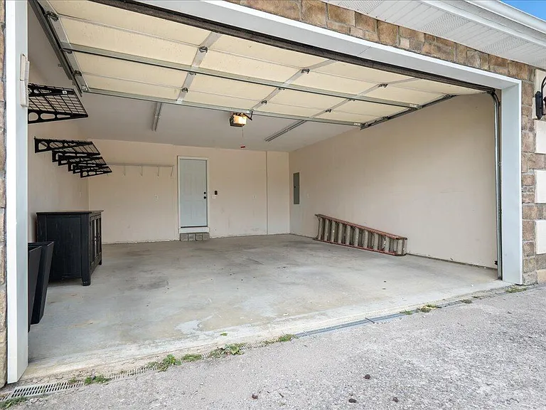 200 Crooked Creek Dr — Photo 39