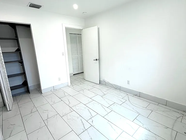 4665 SW 33rd Ave — Photo 16