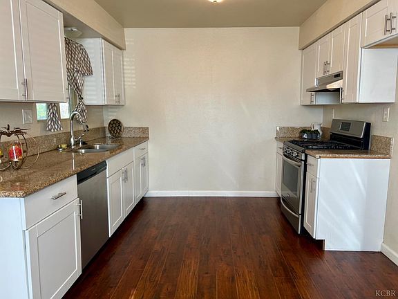 5th image of 1040 W Anacapa Circle