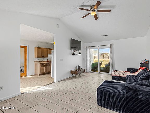 4th image of 107 Airleigh Place