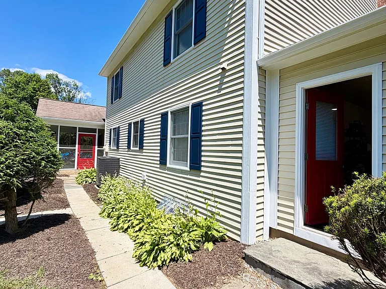 684 Steinman Ct — Photo 32