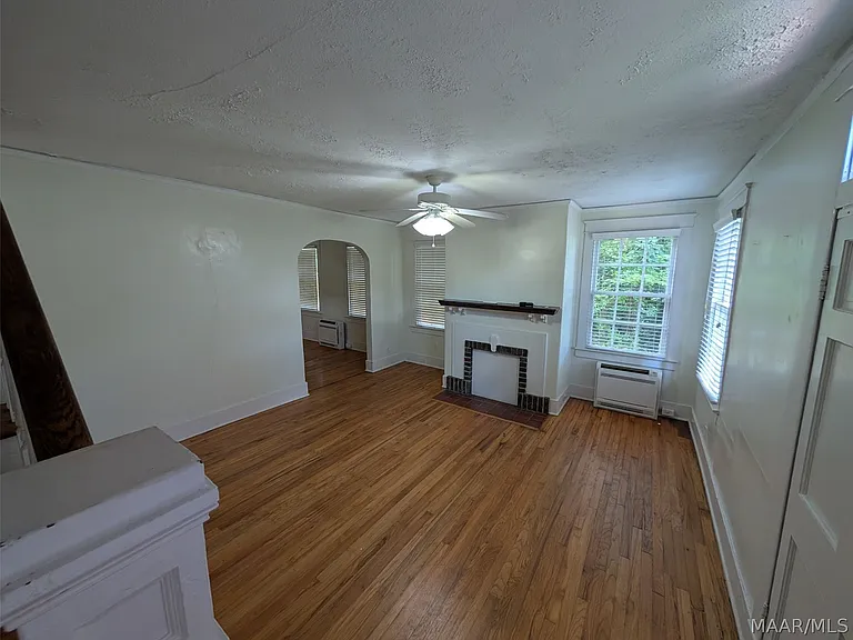 2164 College St — Photo 14