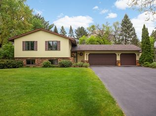 654 Tanglewood Dr, Shoreview, MN 55126