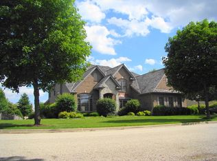 591 Waters Edge Dr, South Elgin, IL 60177