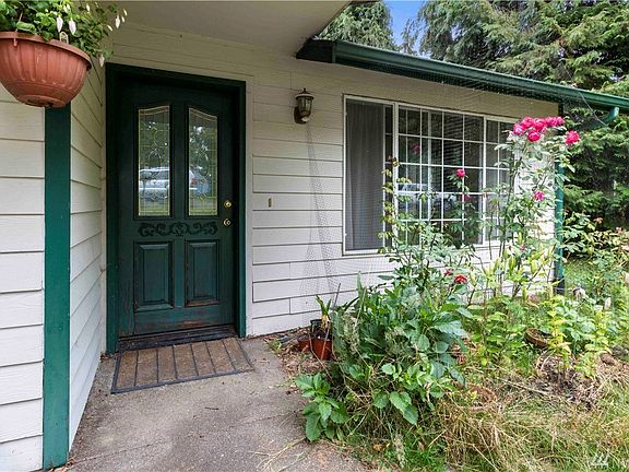 4th image of 11932 Shoreview Dr SW