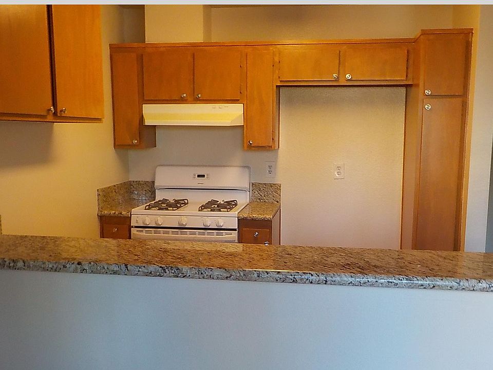 Kitchen w/bar by dining room