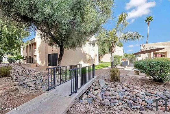 3131 W Cochise Dr #204 — Photo 2