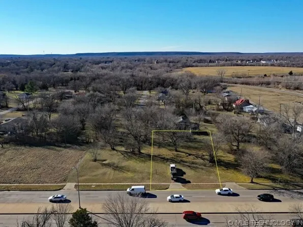 1116 N Wood Dr, Okmulgee, OK 74447