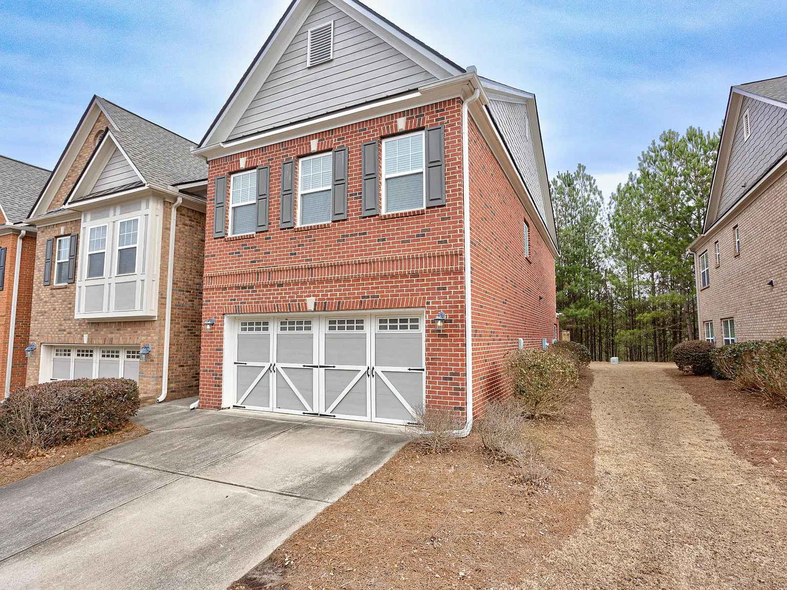3 bed, 2.5 bath, 2500 sqft, $2,600 — Photo 2