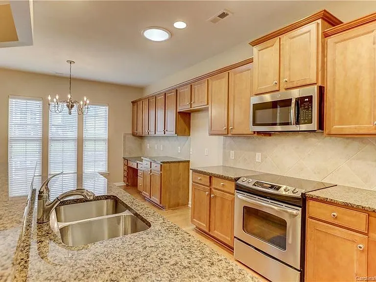 8118 Crater Lake Dr — Photo 9