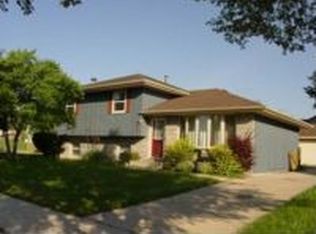 3501 Fox Hill Rd, Aurora, IL 60504