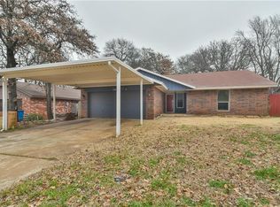 524 Woodland Dr, Midwest City, OK 73130