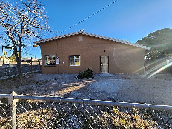 4th image of 1031 N Mesquite St