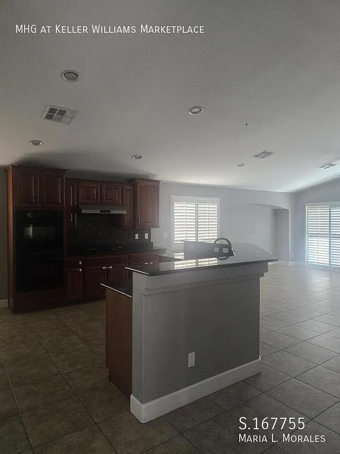 3 bed, 1865 sqft, $2,070 — Photo 3