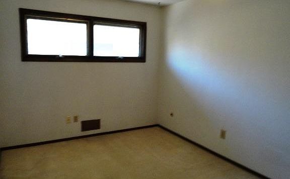 5th image of 723 Iowa Ave E